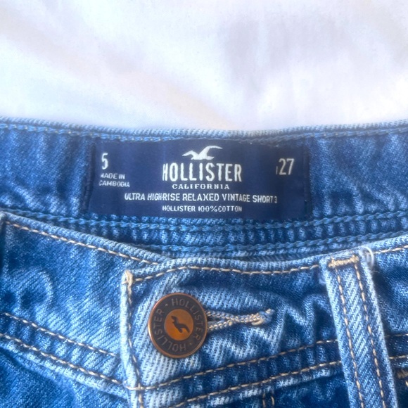 HOLLISTER ULTRA HIGH RISE RELAXED VINTAGE DENIM SHORTS - Picture 4 of 7